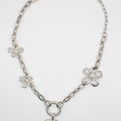 Miniature du produit Collier upcyclé pendentif coeur strass et chaînes avec fleurs - Pièce unique #2