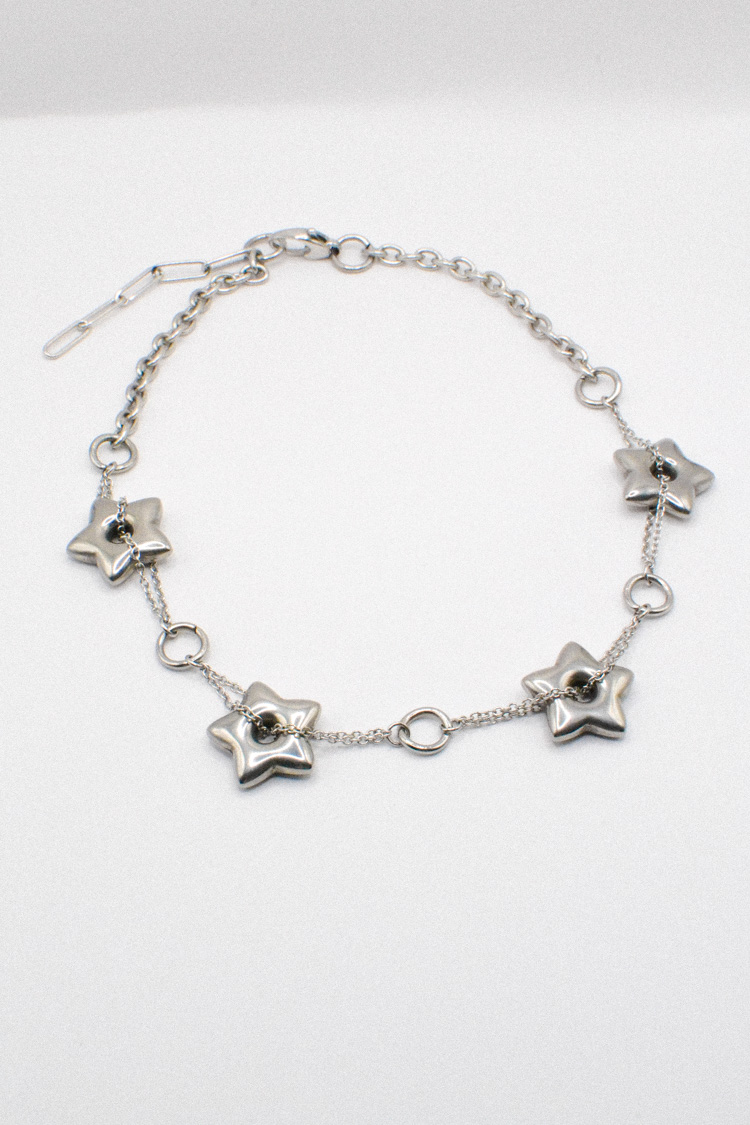 Photo du bijoux :  Collier Ras de Cou Étoiles Argentées #2