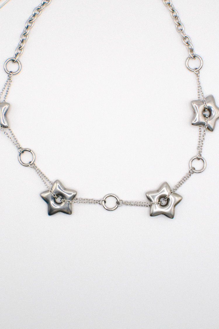 Photo du bijoux :  Collier Ras de Cou Étoiles Argentées #4