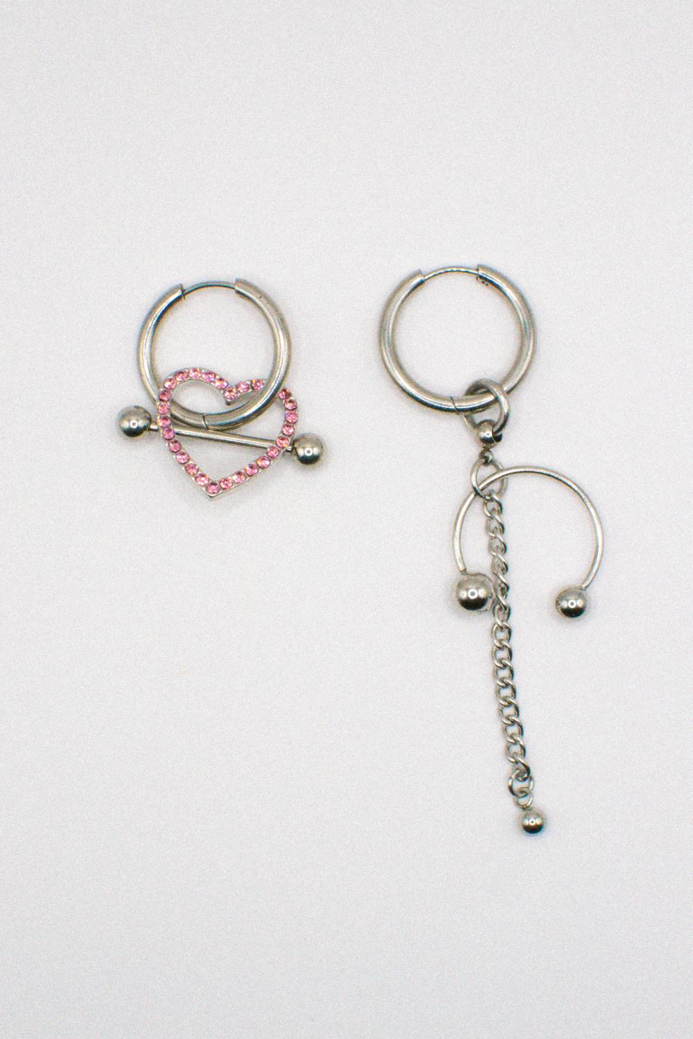Photo du bijoux :  Boucles d’oreilles “Sasha” – Cœur Piercing & Chaîne Argentée #1