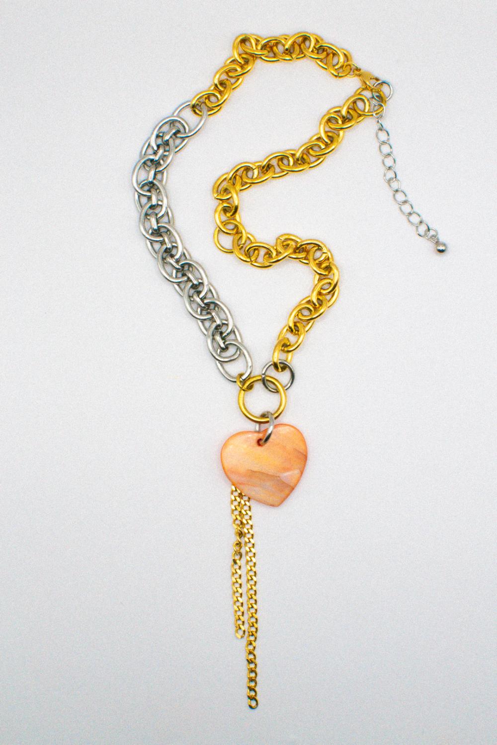 Photo du bijoux :  Collier “Solène” – Cœur Nacré & Chaînes Bicolores #4