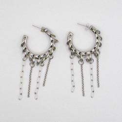 Photo du bijoux : Boucles d’oreilles “Cassie” argentées – Chaînes Argentées & Anneaux Argentés