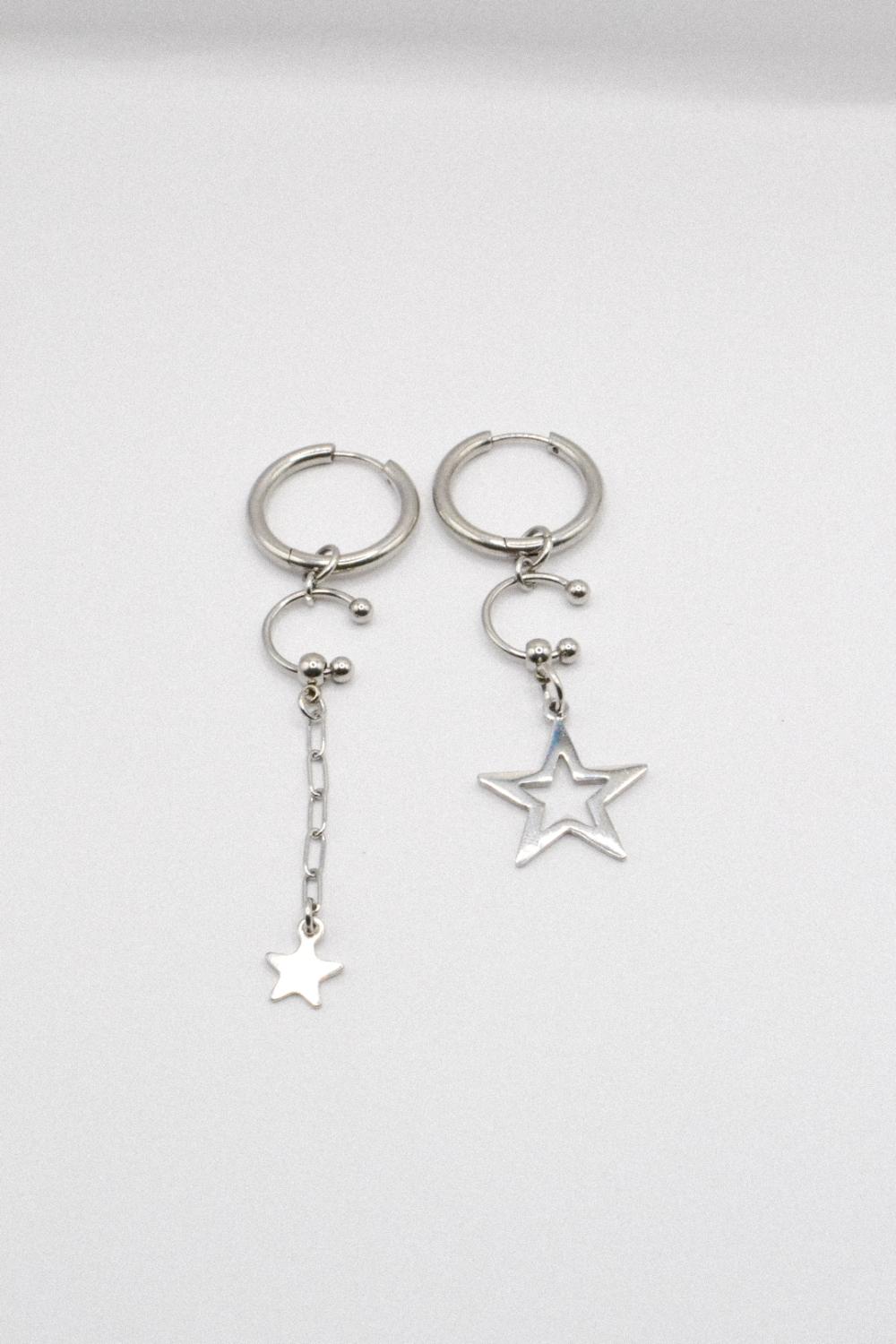 Photo du bijoux :  Boucles d’oreilles “Stella” – Étoiles asymétriques en acier inoxydable #2