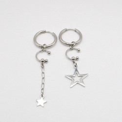Miniature du produit Boucles d’oreilles “Stella” – Étoiles asymétriques en acier inoxydable #2