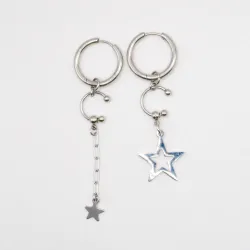 Miniature du produit Boucles d’oreilles “Stella” – Étoiles asymétriques en acier inoxydable #1
