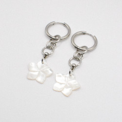 Miniature du produit Boucles d’oreilles “Vahi” – Fleurs en nacre et acier inoxydable #2