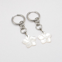 Miniature du produit Boucles d’oreilles “Vahi” – Fleurs en nacre et acier inoxydable #3