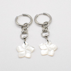 Miniature du produit Boucles d’oreilles “Vahi” – Fleurs en nacre et acier inoxydable #4
