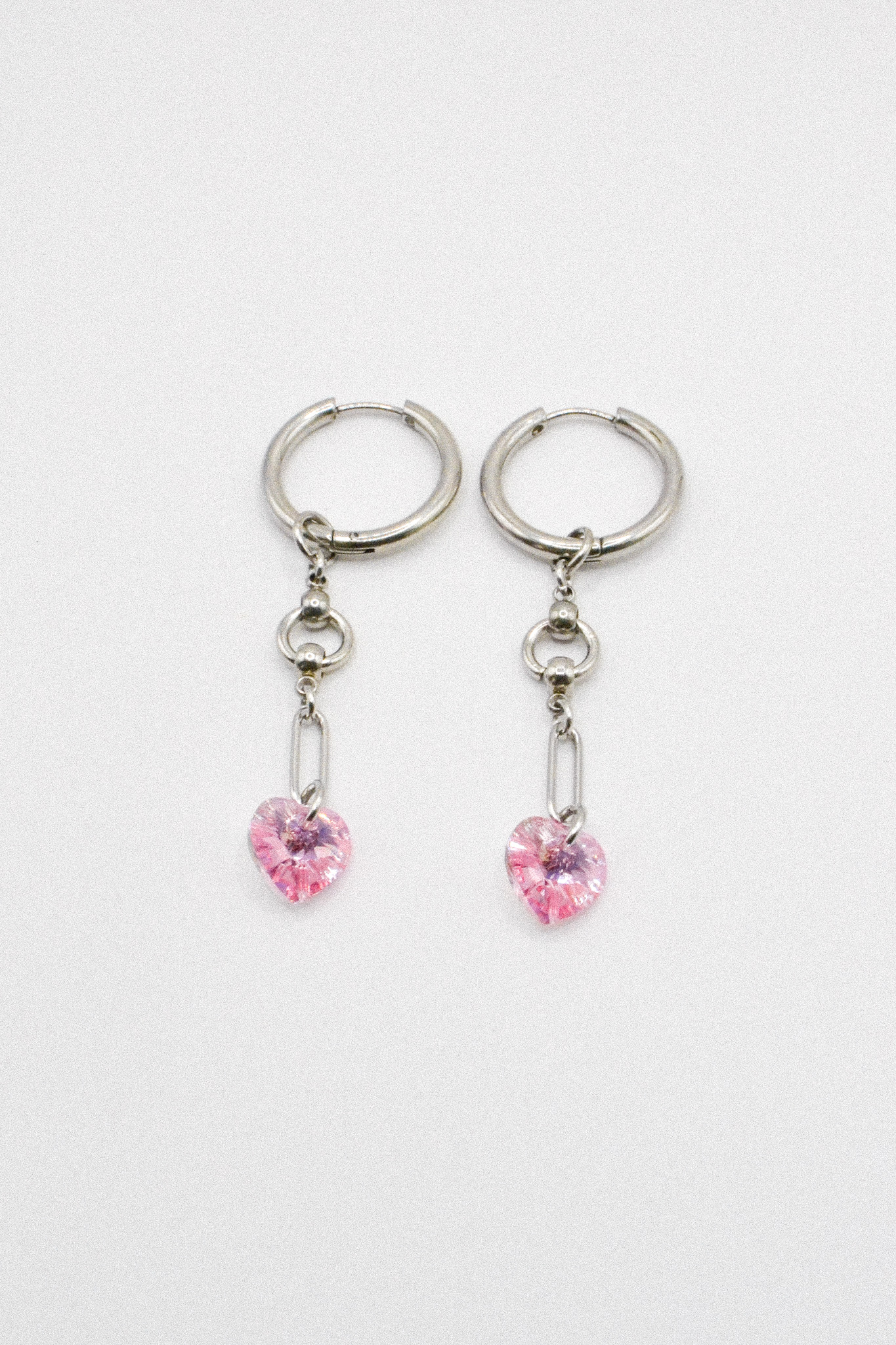 Photo du bijoux :  Boucles d'oreilles "Flirt & Forget" - coeurs crystal roses  #3