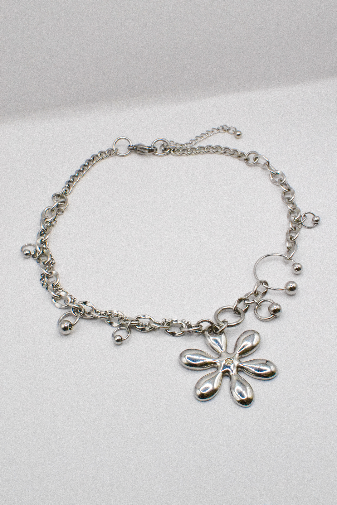 Photo du bijoux :  Collier « Bad Bloom » - pendentif upcyclé #1