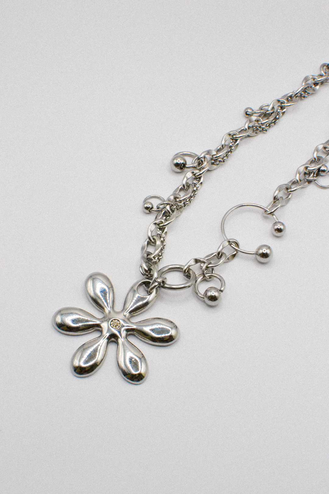 Photo du bijoux :  Collier « Bad Bloom » - pendentif upcyclé #2