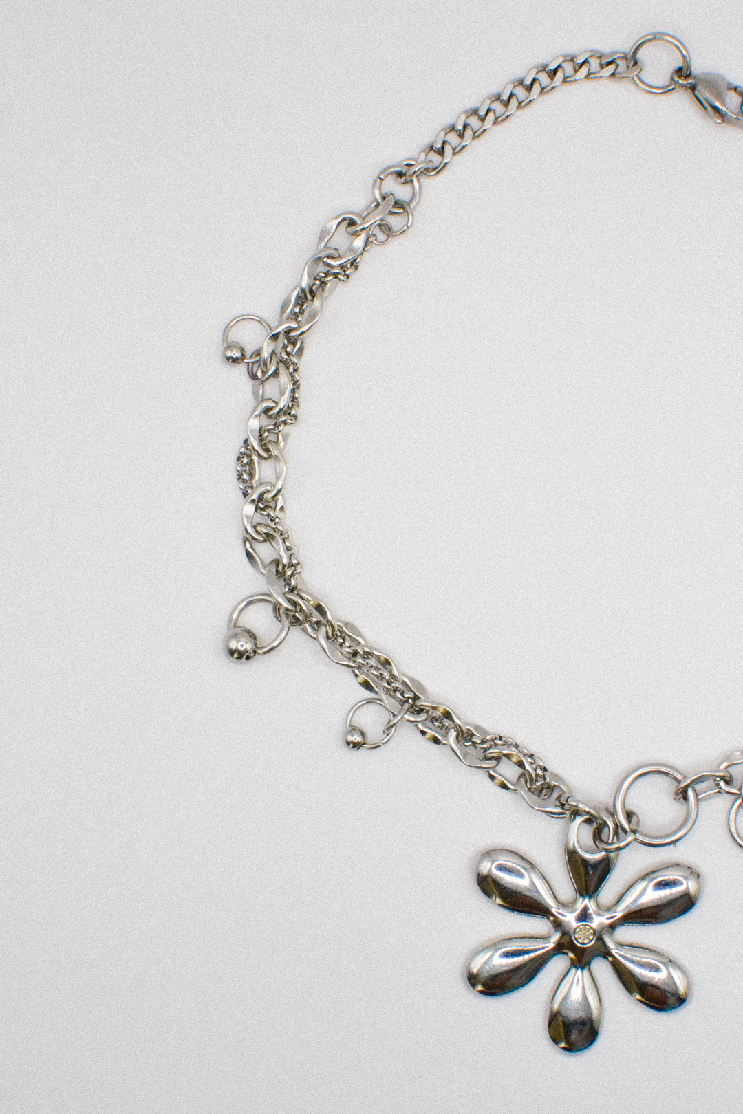 Photo du bijoux :  Collier « Bad Bloom » - pendentif upcyclé #4
