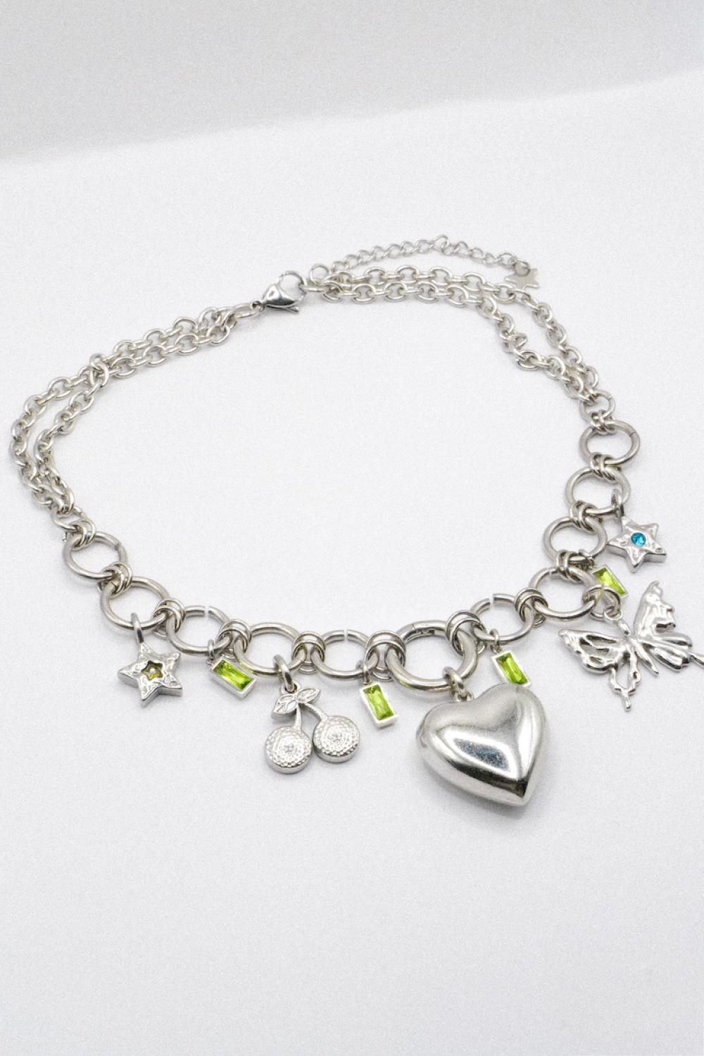 Photo du bijoux :  Collier "Back to spring" - Chaîne argentée et pendentifs #3