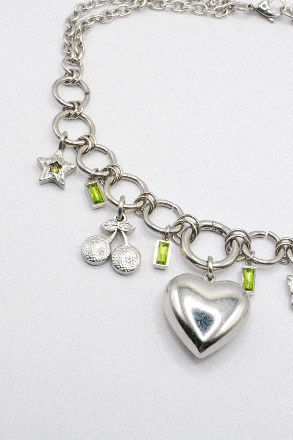 Photo du bijoux :  Collier "Back to spring" - Chaîne argentée et pendentifs #4