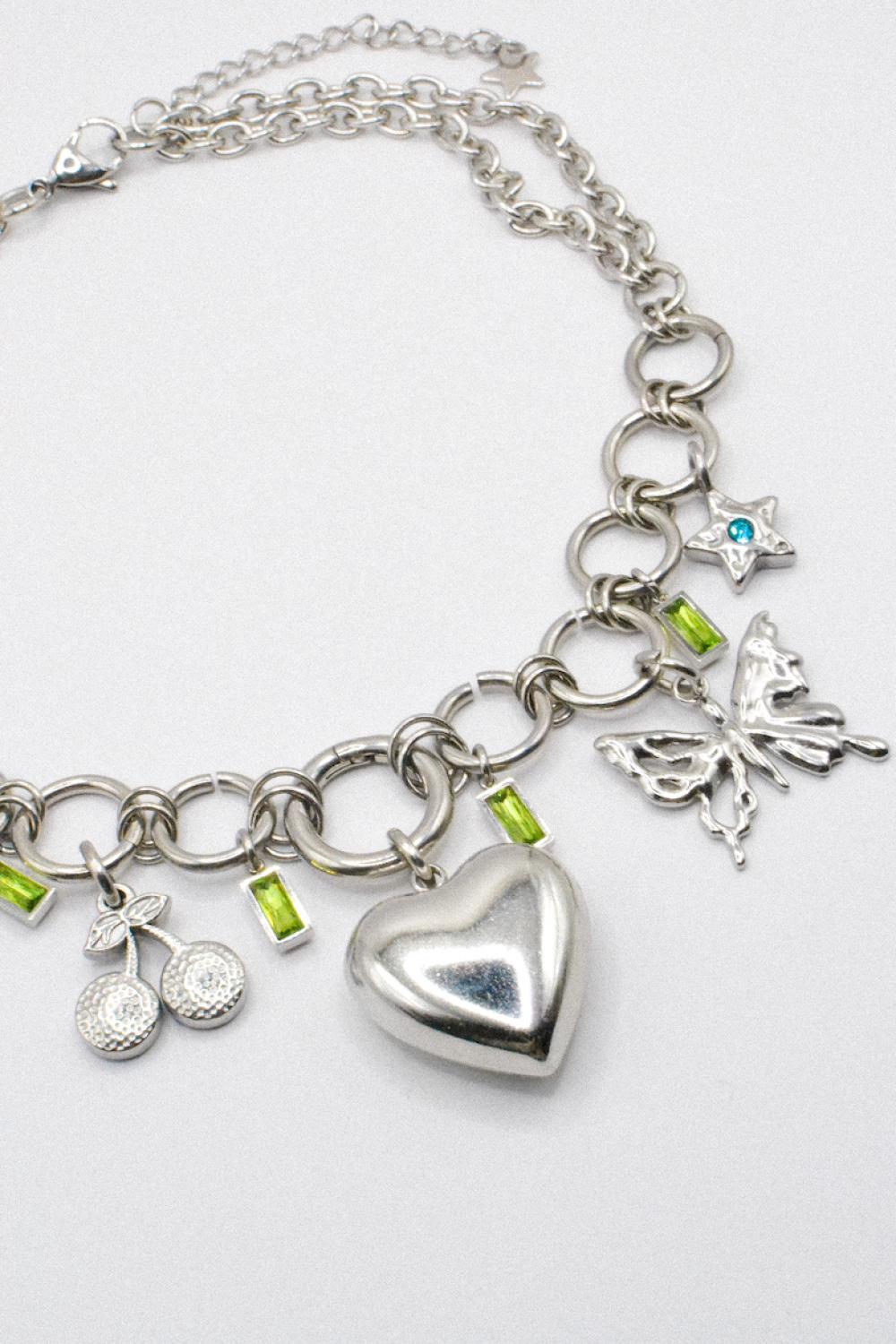 Photo du bijoux :  Collier "Back to spring" - Chaîne argentée et pendentifs #5